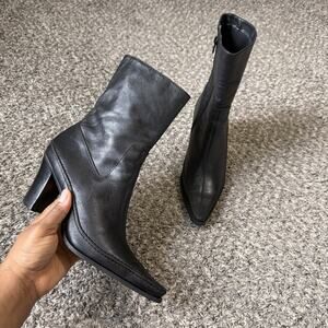 VTG Diba Boots Black Leather Heel Ankle Size 9.5 M Pointed Toe Zip Classic